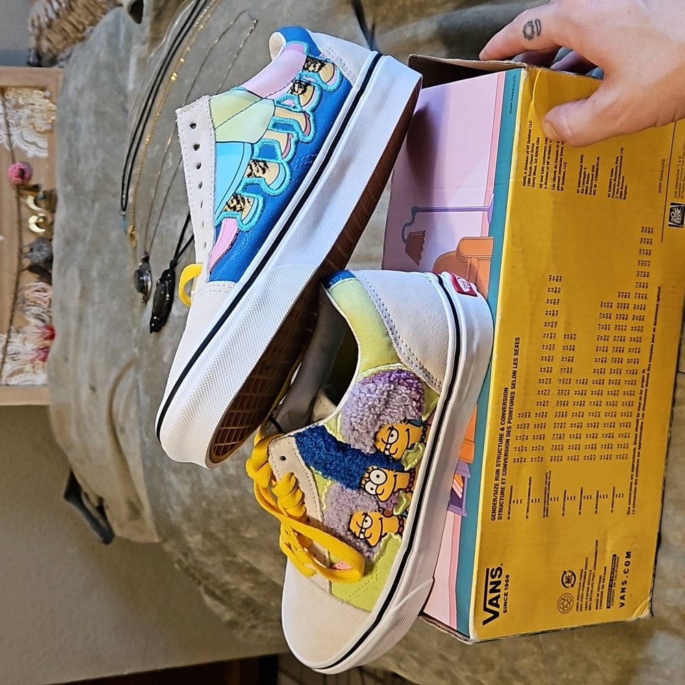 The Simpsons Vans - The Bouviers Marge Patty and Selma